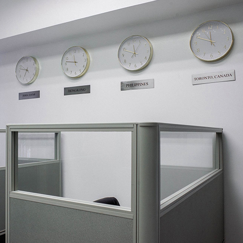 World time zone clocks in Praxis office